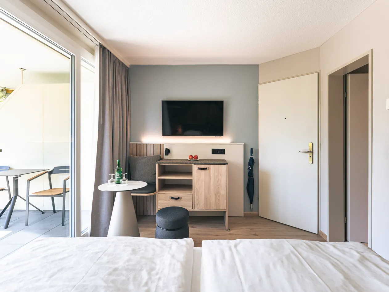 Doppelzimmer Design mit Terrasse Schlafzimmer 03 Swiss Holiday Park