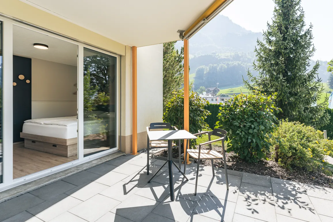 Doppelzimmer Design mit Terrasse Terrasse Swiss Holiday Park